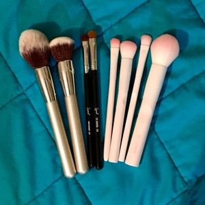 12 Makeup brushes